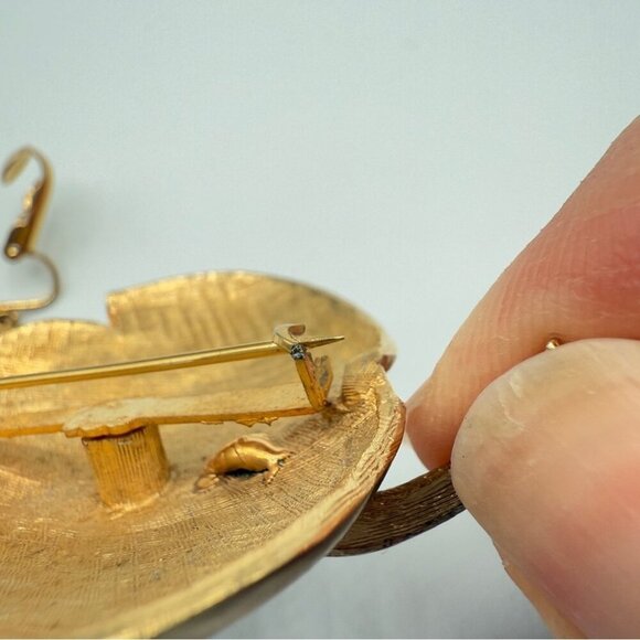 Brushed Gold Tone Vintage Clip On Circular Hoop Earrings Bonus Matching Pin - Picture 5 of 9